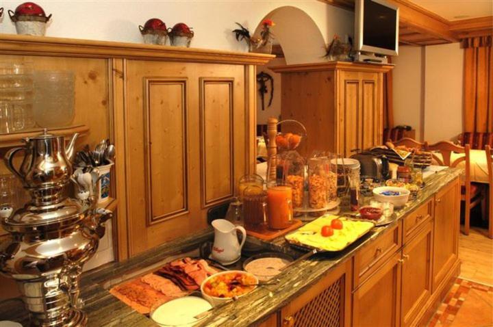 Hotel Kristall B&B Ишгль Экстерьер фото