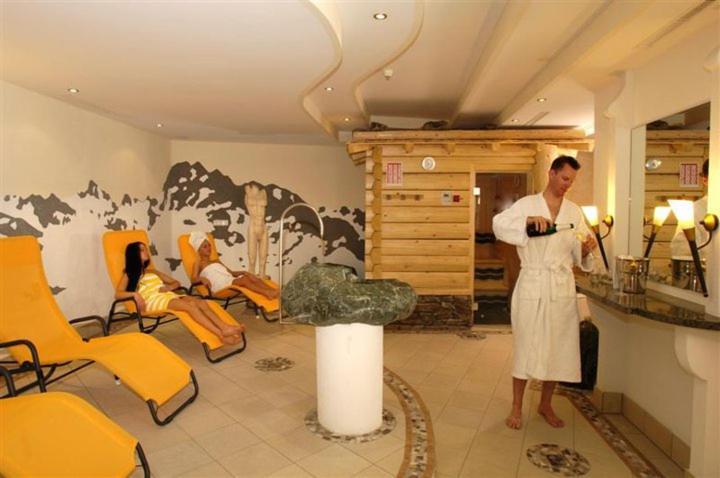 Hotel Kristall B&B Ишгль Экстерьер фото